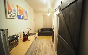 Cozy 1 Bedroom Centrally Located