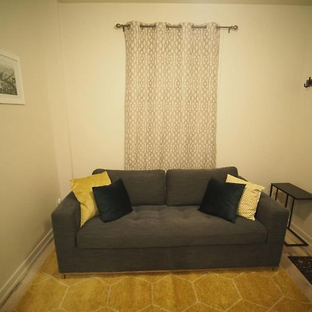Cozy 1 Bedroom Centrally Located Hamilton Exterior photo