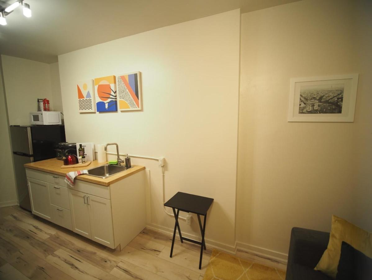 Cozy 1 Bedroom Centrally Located Hamilton Exterior photo