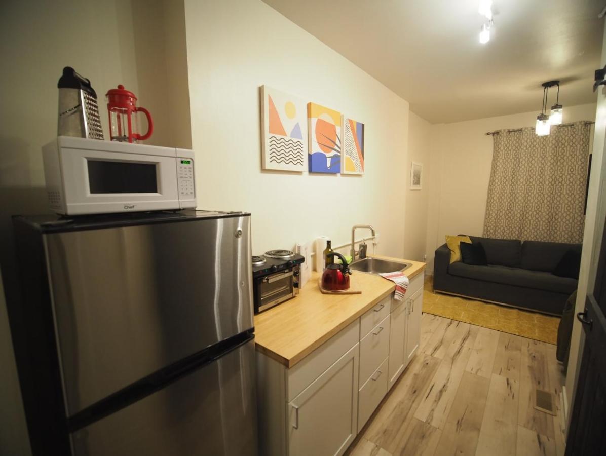Cozy 1 Bedroom Centrally Located Hamilton Exterior photo