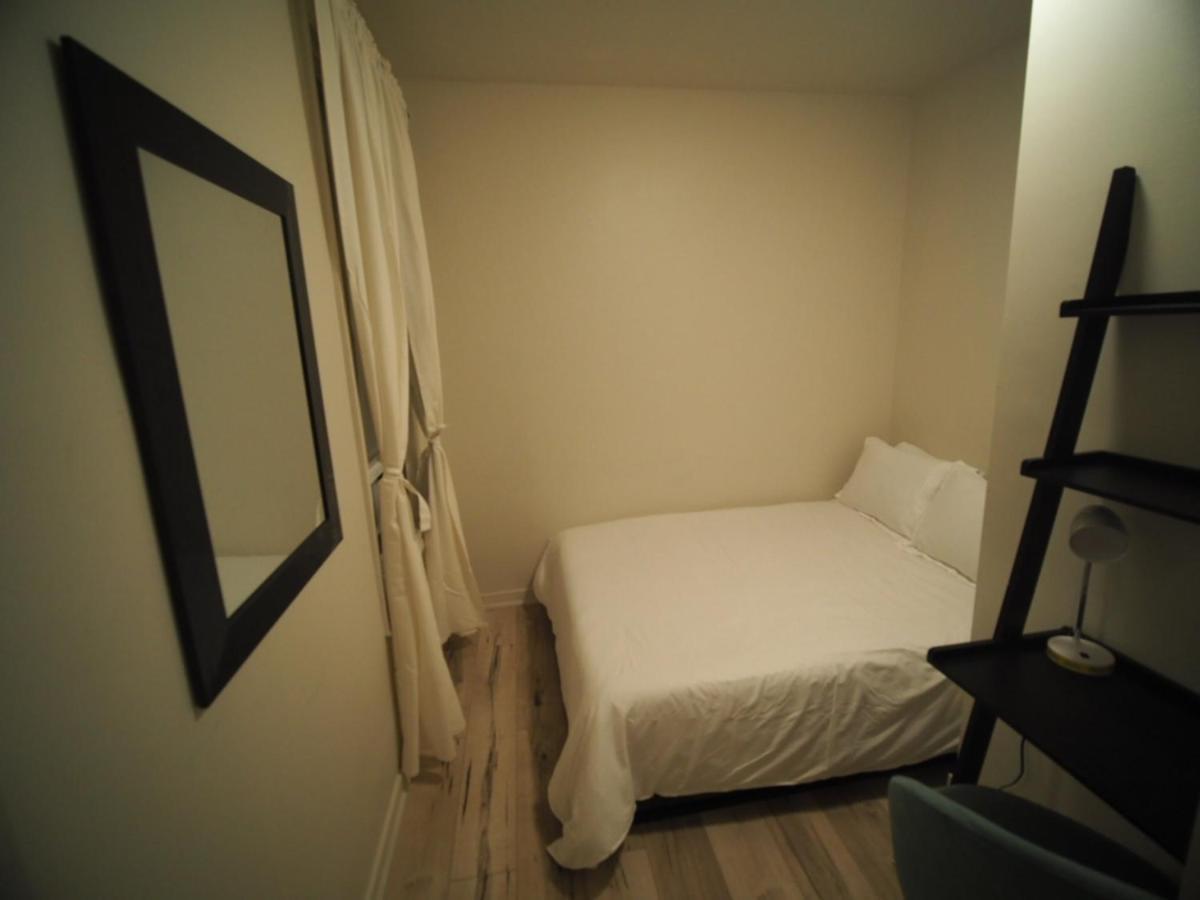 Cozy 1 Bedroom Centrally Located Hamilton Exterior photo